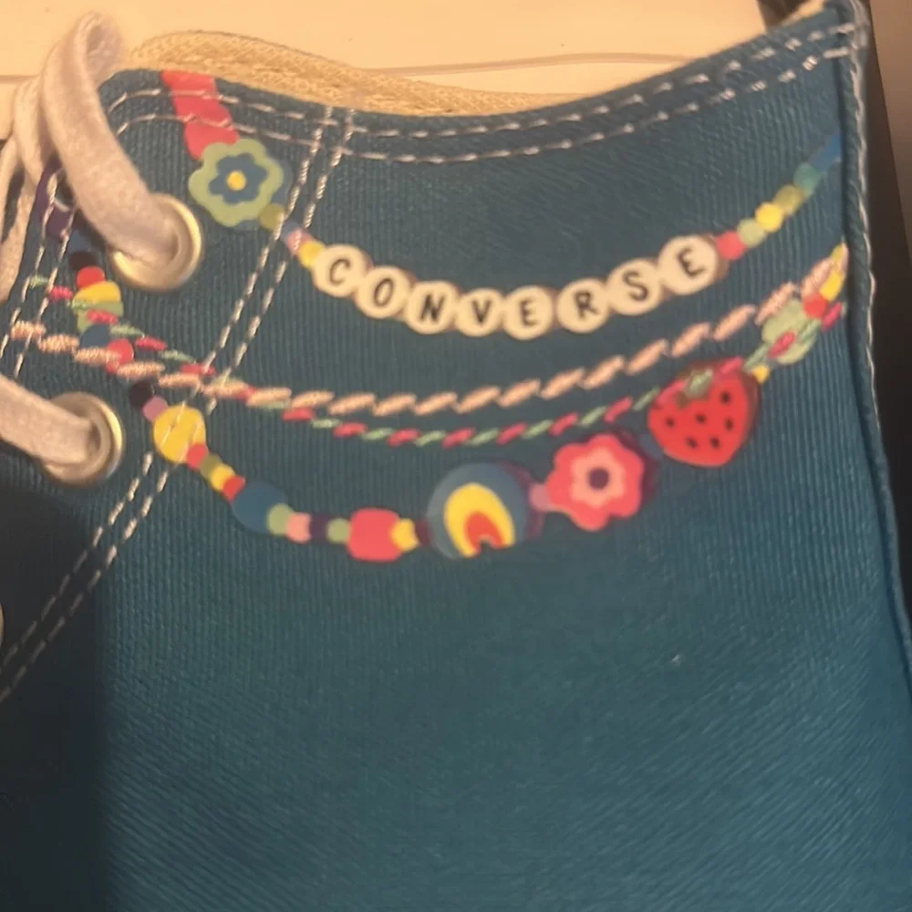 NWT Converse Chuck Taylor All Star Lift Platform Embroidered Bracelet